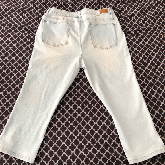 Judy Blue Denim - Judy Blue Light Wash Skinny Fit Capri Jeans Size 15/32 High Rise JB88240 H28